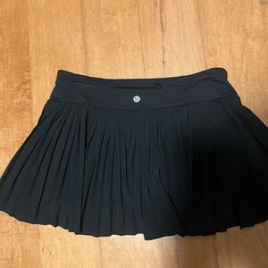 Lululemon Pleated black tenis skirt size 6